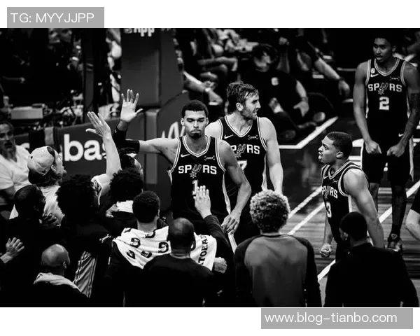 明日独行侠对阵马刺加福德状态升级成疑能否出战引关注