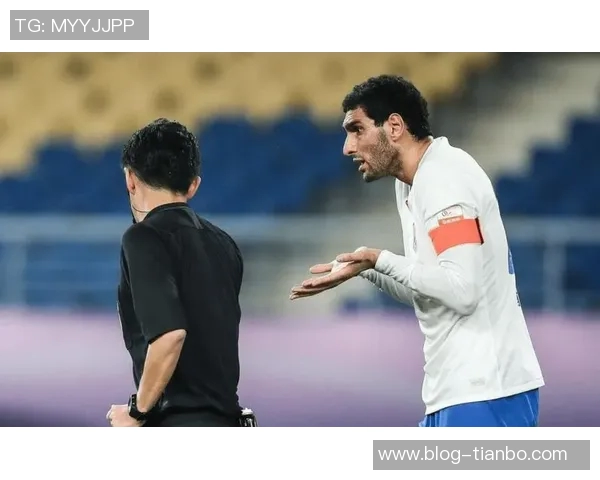 袁甲评艾堃蓉城第一球争议与费莱尼事件惊人相似引发热议